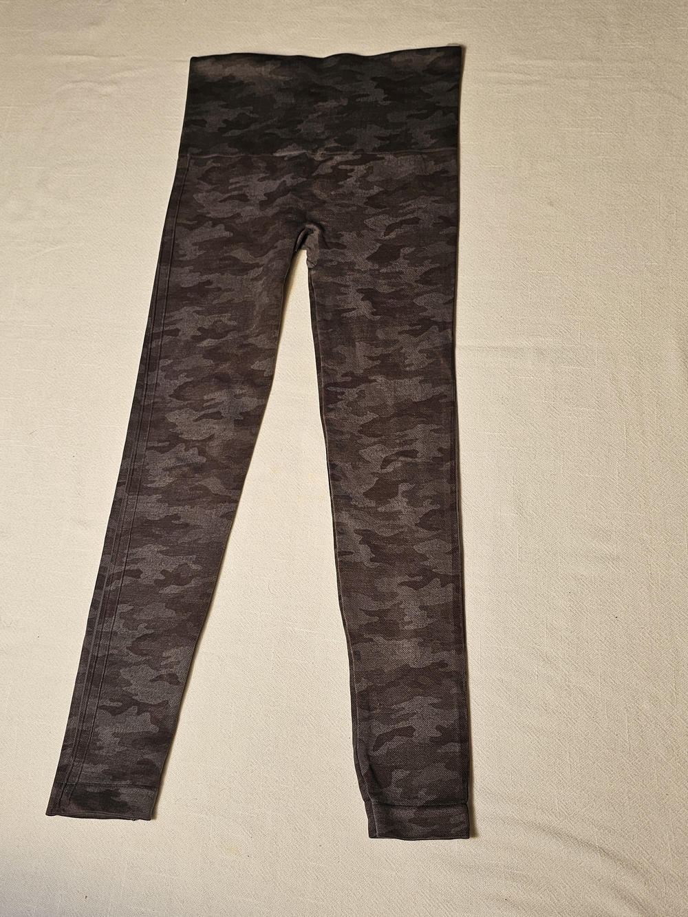 SPANX Look At Me Now Seamless Leggings Women Size Medium Black/Gray Camo